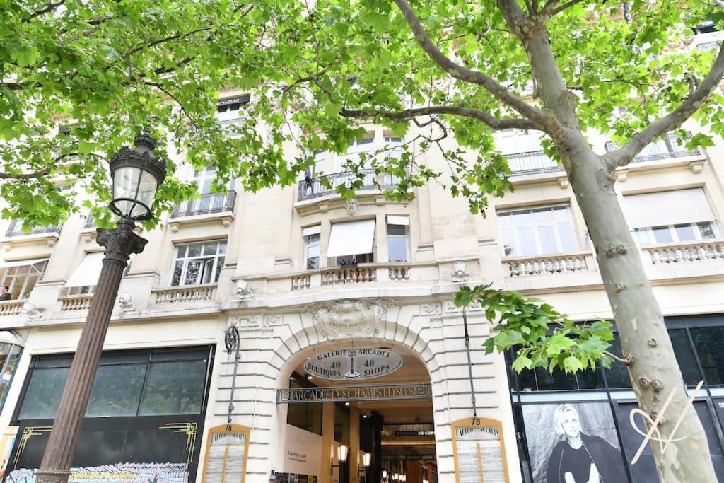 Location 4p - Champs-elysees Parijs